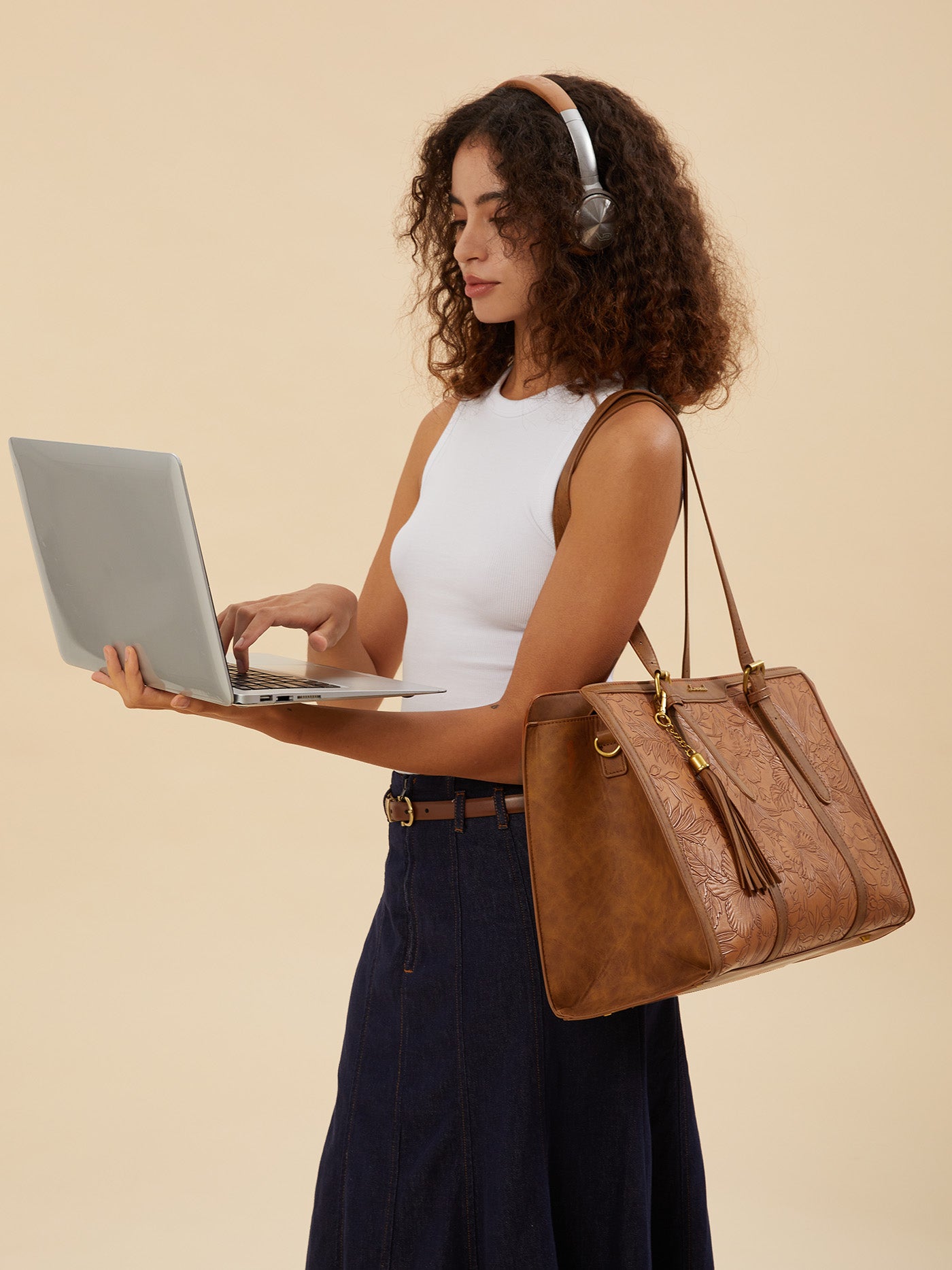 Vintage Embossed Leather Laptop Tote. 15.6 17.3 - Image 10